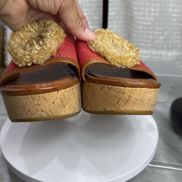 (T5) COACH JAZMIN PLATFORM
RED CANVAS AND BROWN LEATHER WEDGE SANDALS
SIZE 10M - Picture 4 of 12